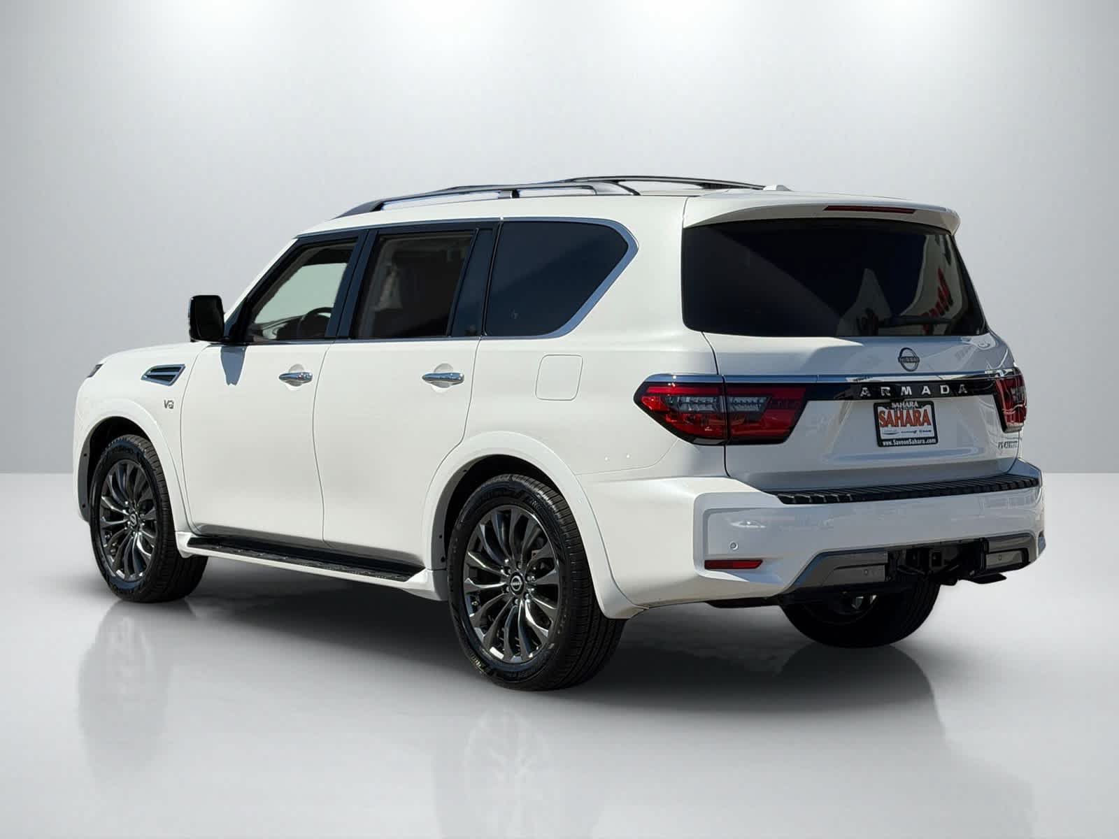 Used 2022 Nissan Armada Platinum w/ Captain's Chairs Package RWD image 4