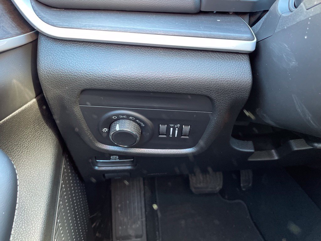 New 2026 Jeep Grand Cherokee Altitude AWD/4WD image 12