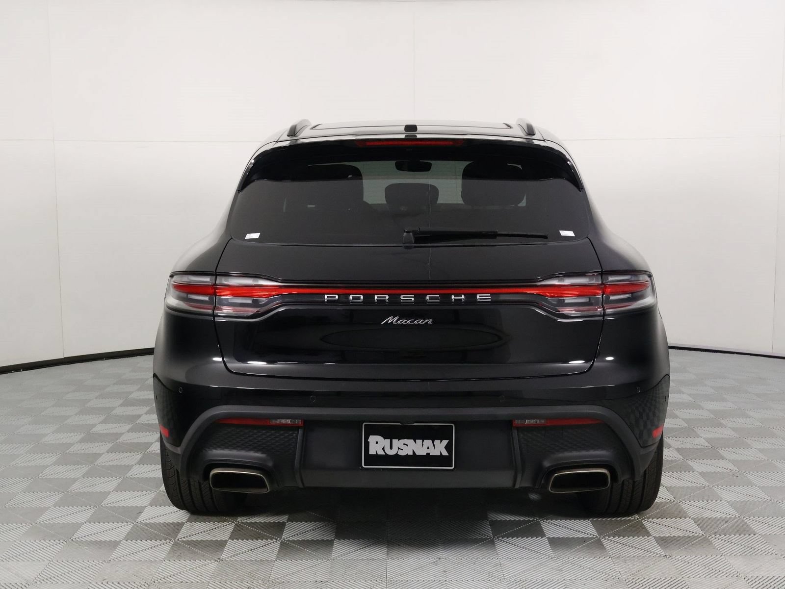 Certified 2023 Porsche Macan AWD/4WD image 6