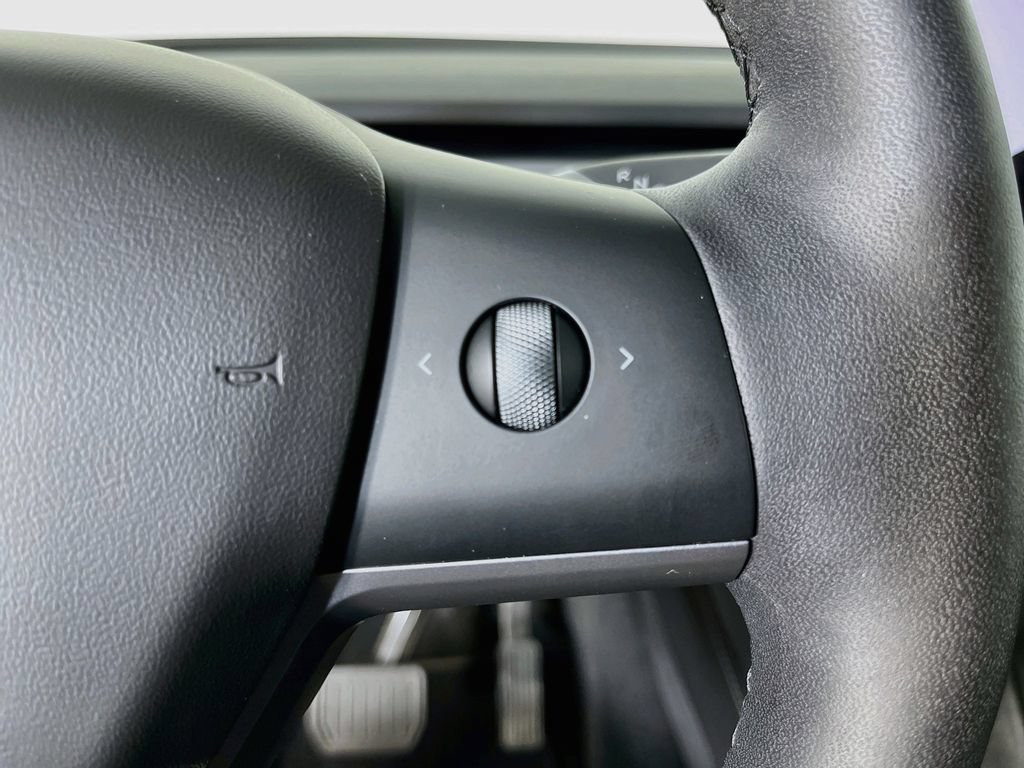 Used 2021 Tesla Model Y Long Range AWD/4WD image 14