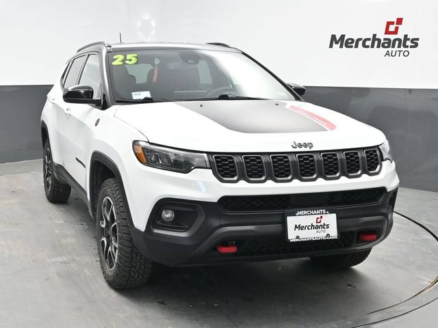 Used 2025 Jeep Compass Trailhawk AWD/4WD image 1