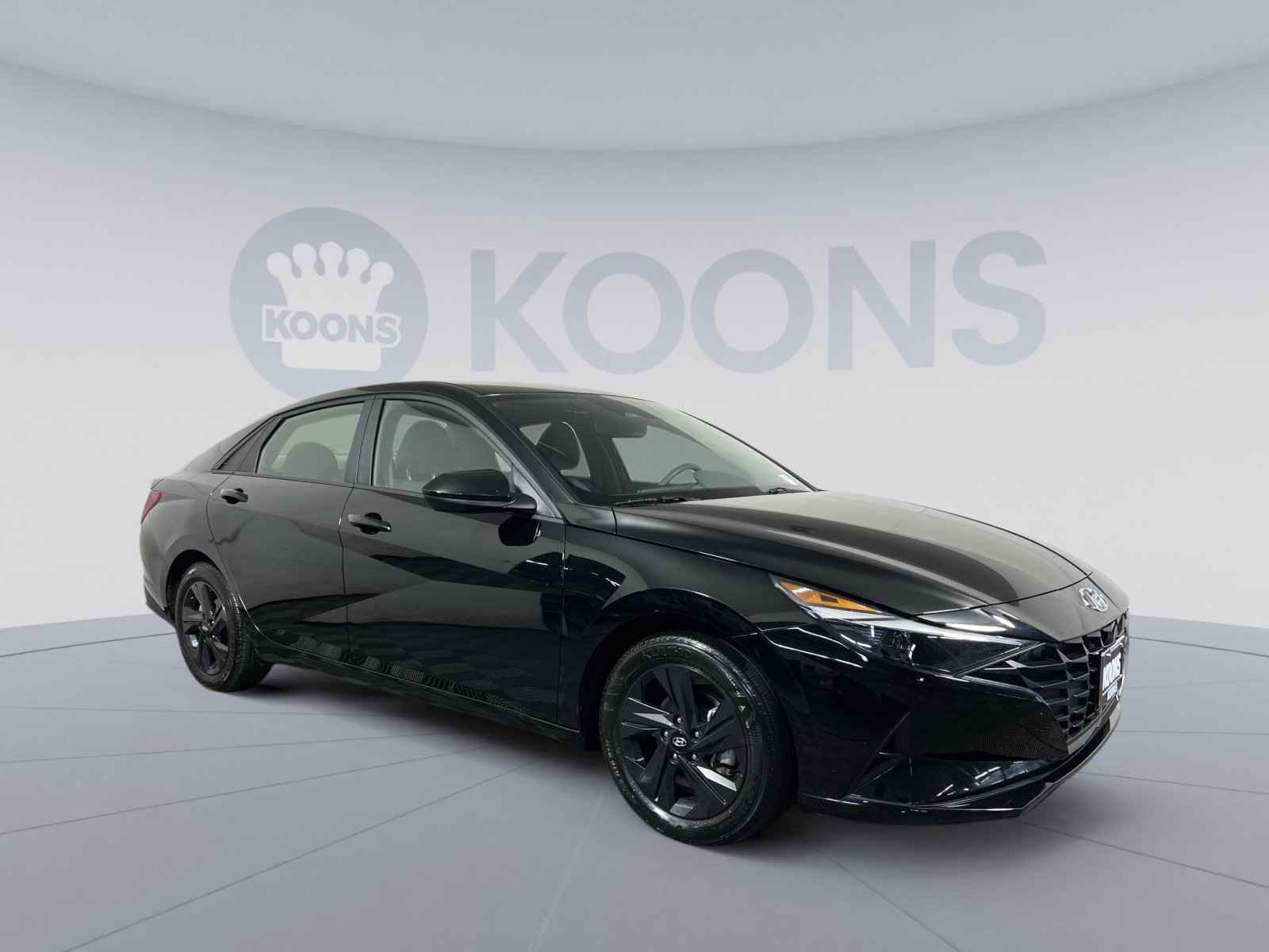 Used 2023 Hyundai Elantra SEL w/ Cargo Package FWD image 2