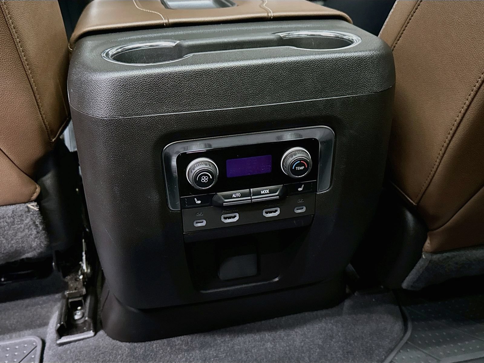 Used 2024 Chevrolet Suburban High Country w/ Advanced Technology Package AWD/4WD image 31