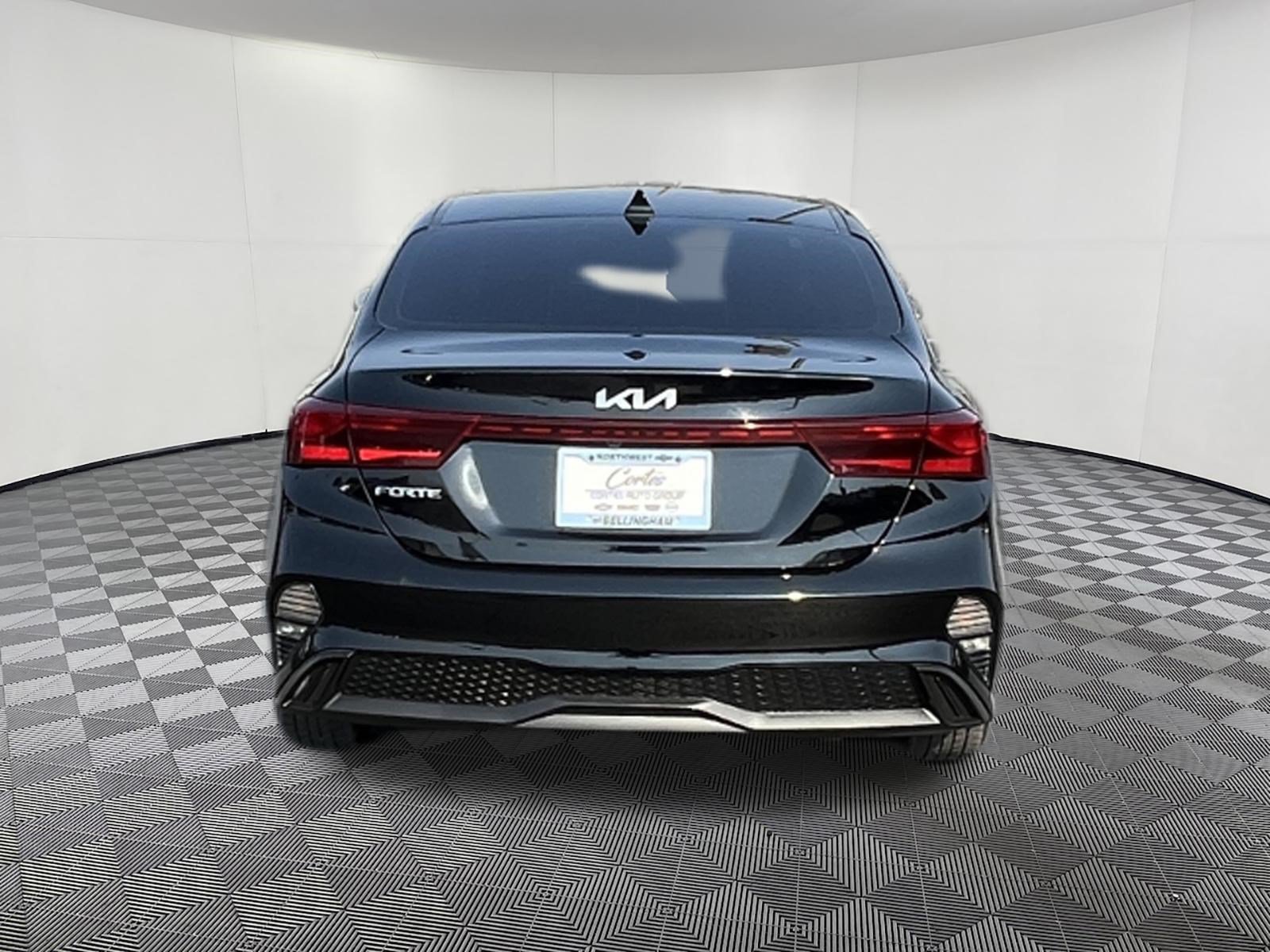 Used 2023 Kia Forte LXS w/ LXS Technology Package FWD image 5