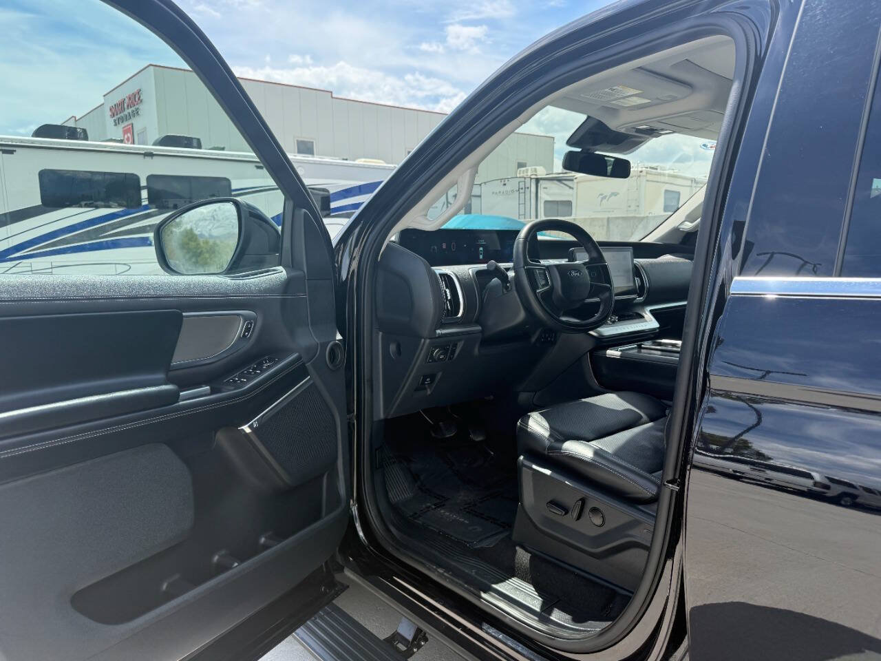 Used 2025 Ford Expedition Max Platinum AWD/4WD image 16