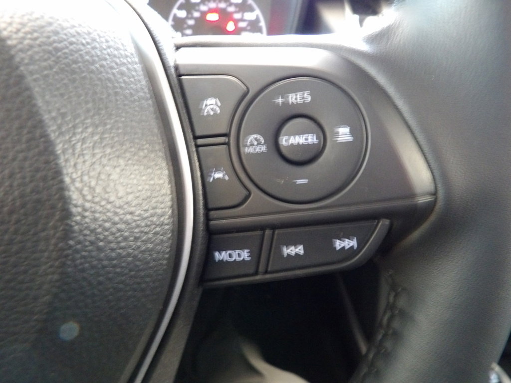 Used 2025 Toyota Corolla Cross LE image 29