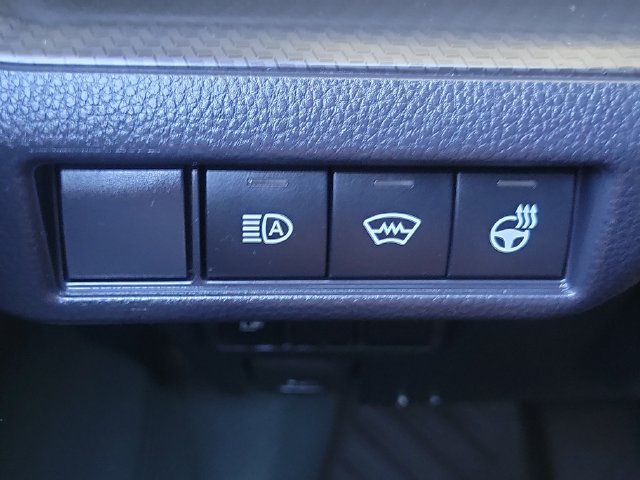Used 2025 Toyota Prius FWD image 19