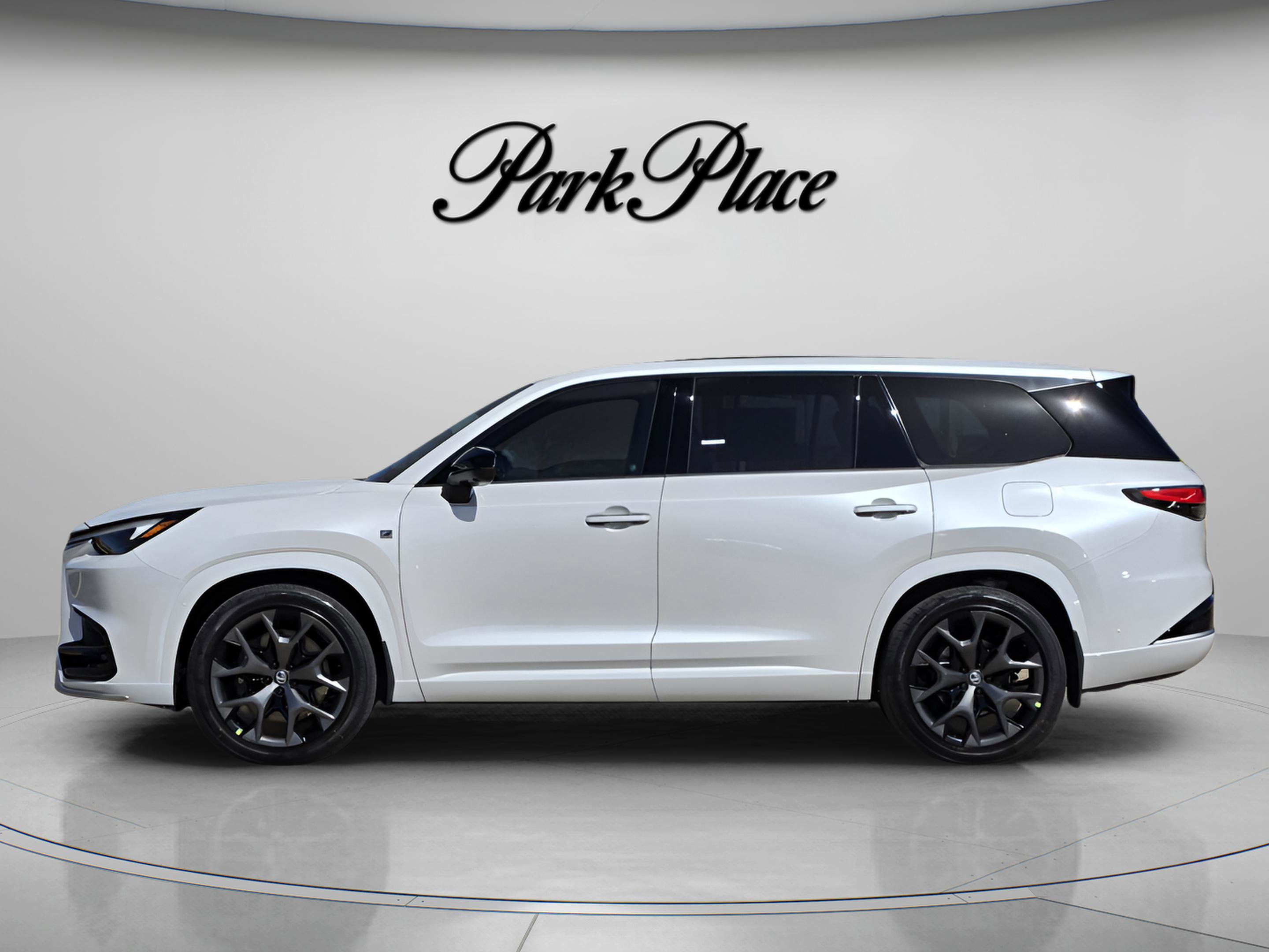 New 2026 Lexus TX 500h AWD image 2