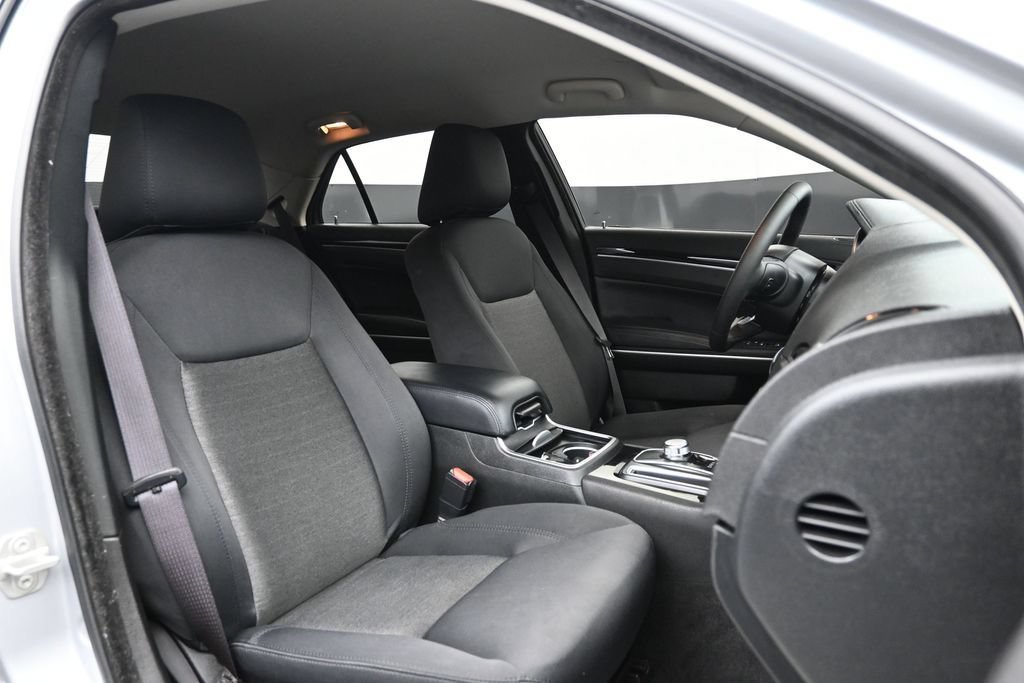Used 2023 Chrysler 300 Touring w/ Safetytec Plus Group RWD image 32