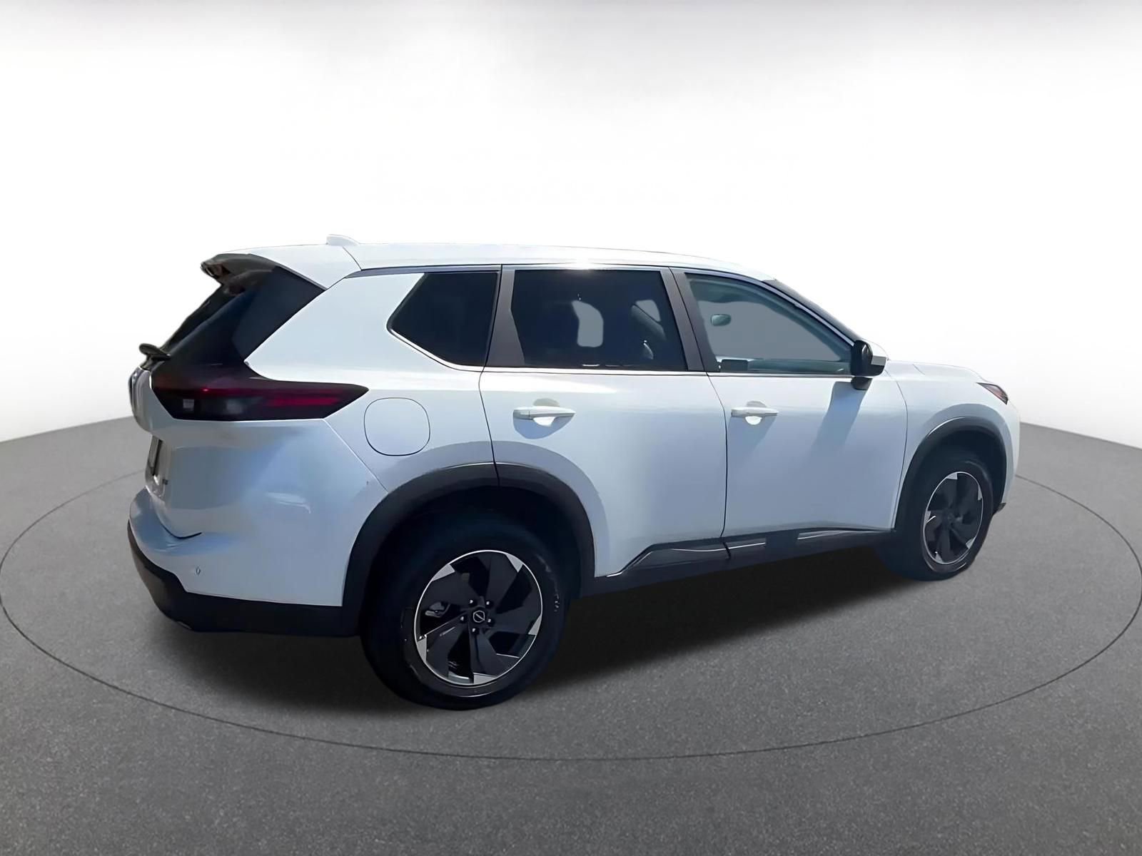 Used 2025 Nissan Rogue SV AWD/4WD image 15