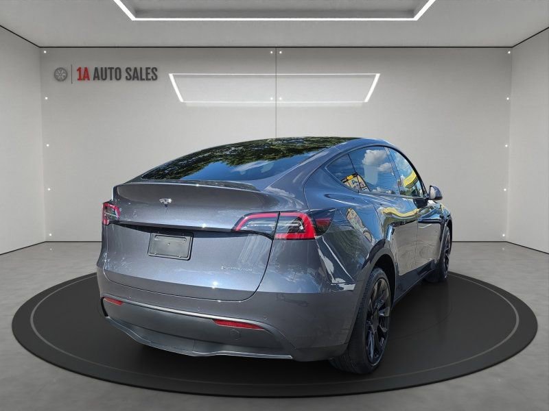 Used 2022 Tesla Model Y Long Range image 5
