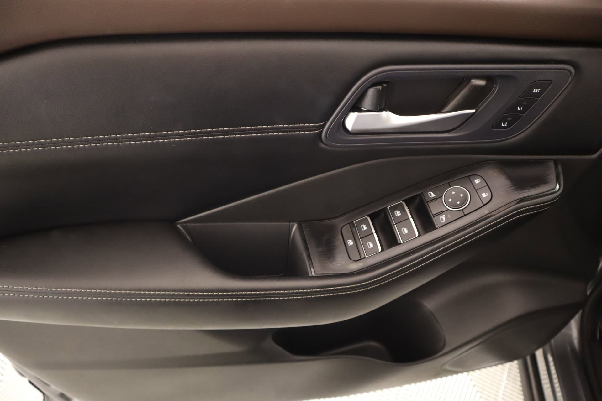 Used 2023 Nissan Rogue SL w/ SL Premium Package image 17
