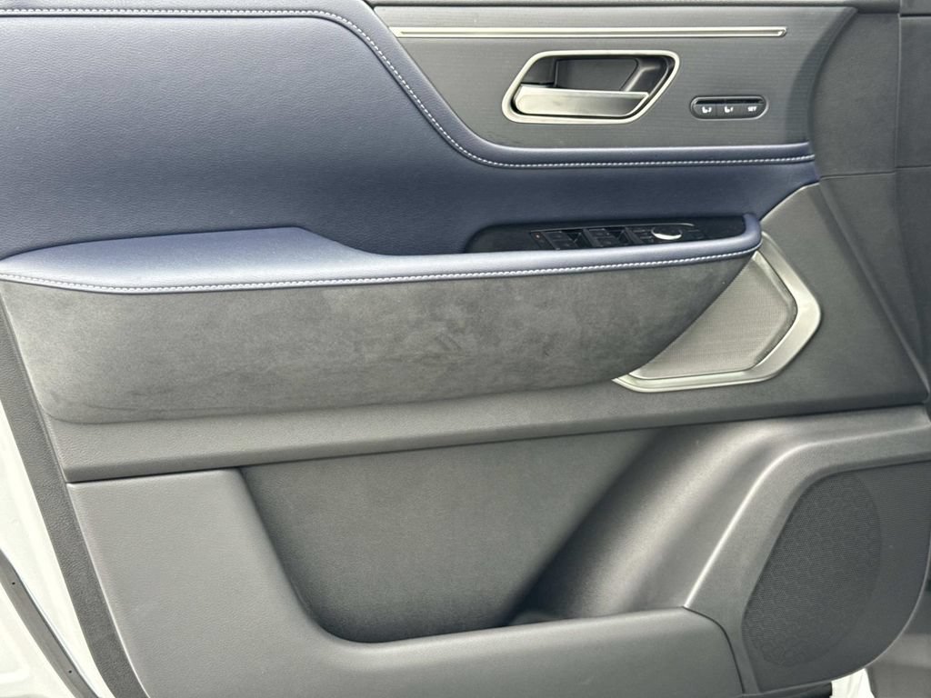 New 2027 INFINITI QX80 Sensory AWD/4WD image 13