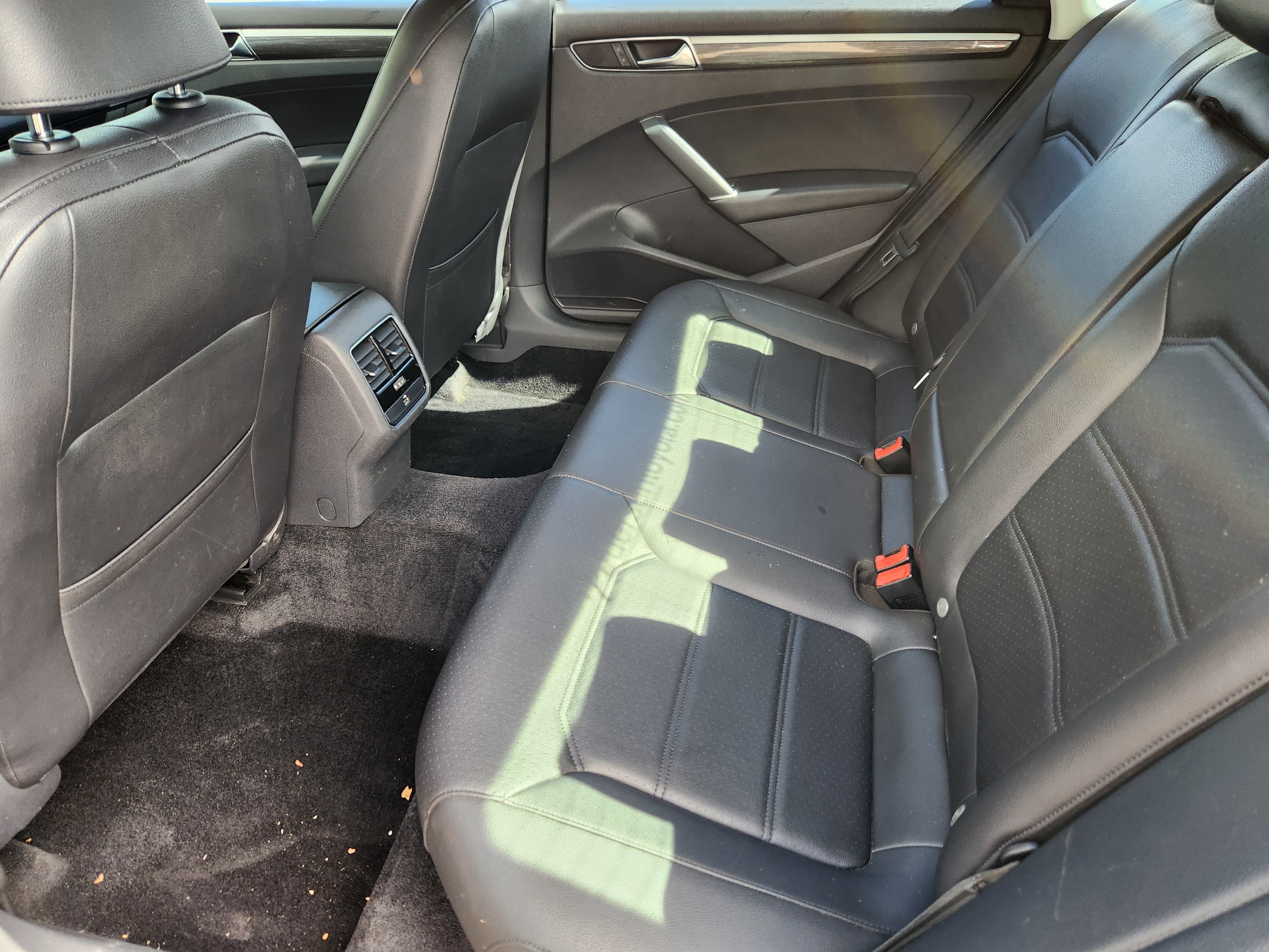 Used 2017 Volkswagen Passat 1.8T SE FWD image 29