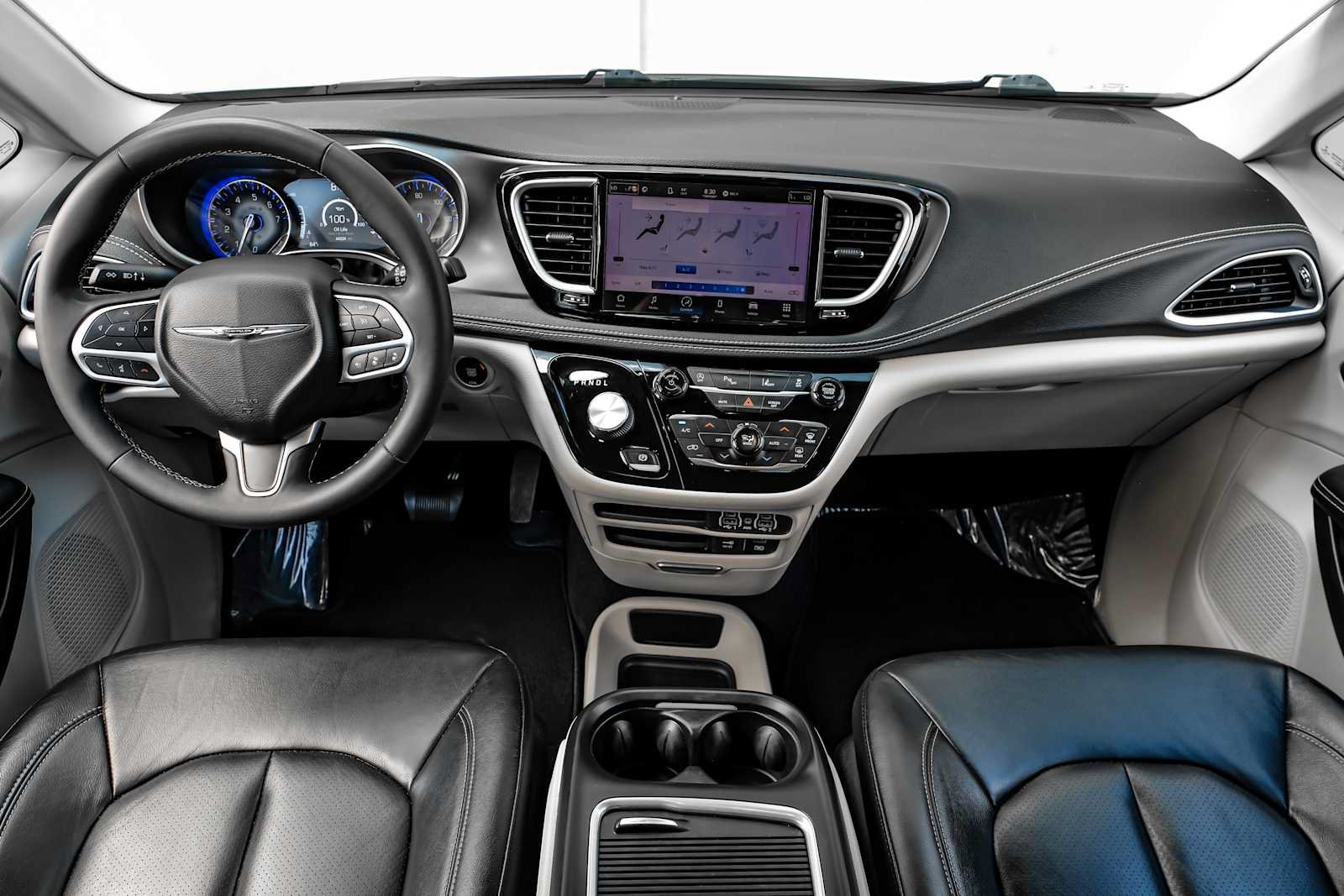 Used 2022 Chrysler Pacifica Touring-L AWD/4WD image 11
