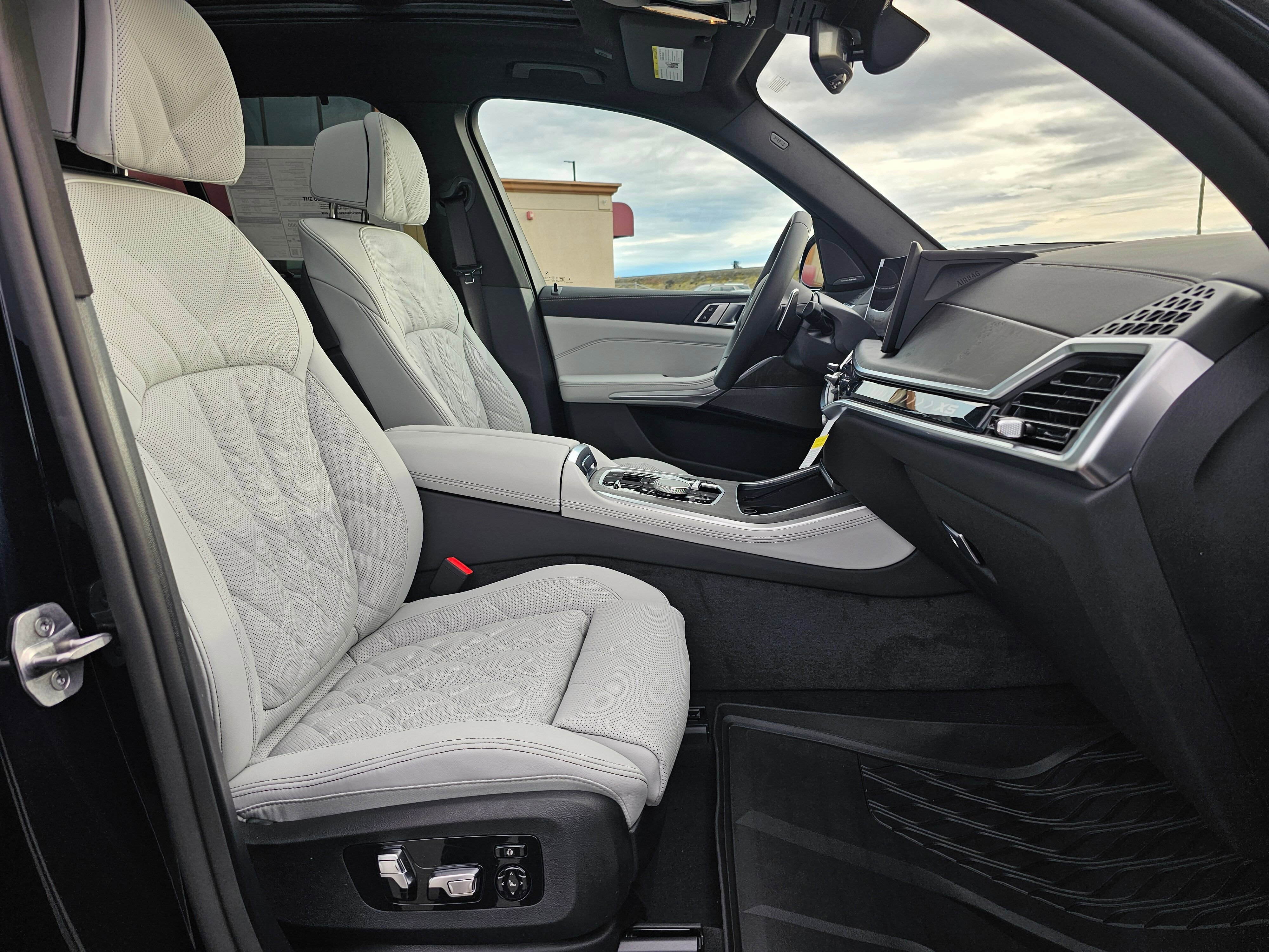 New 2026 BMW X5 xDrive40i w/ M Sport Package image 15