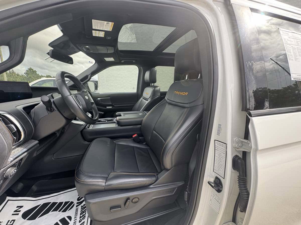 Used 2025 Ford Expedition Tremor image 7
