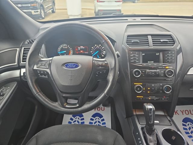 Used 2017 Ford Explorer XLT image 13