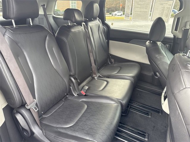 Used 2024 Kia Carnival LX image 16