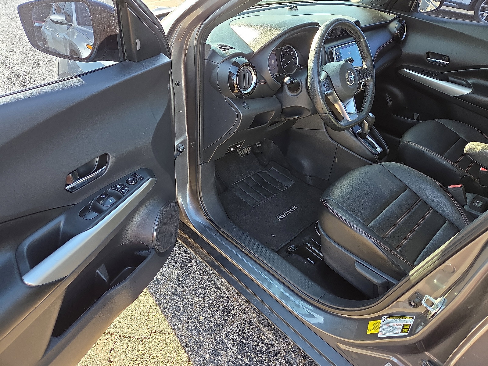 Used 2018 Nissan Kicks SR w/ Premium Package image 10