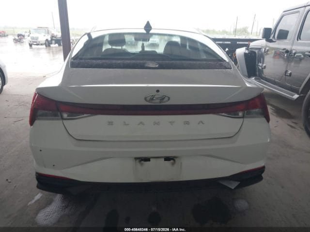 Used 2021 Hyundai Elantra SE FWD image 12