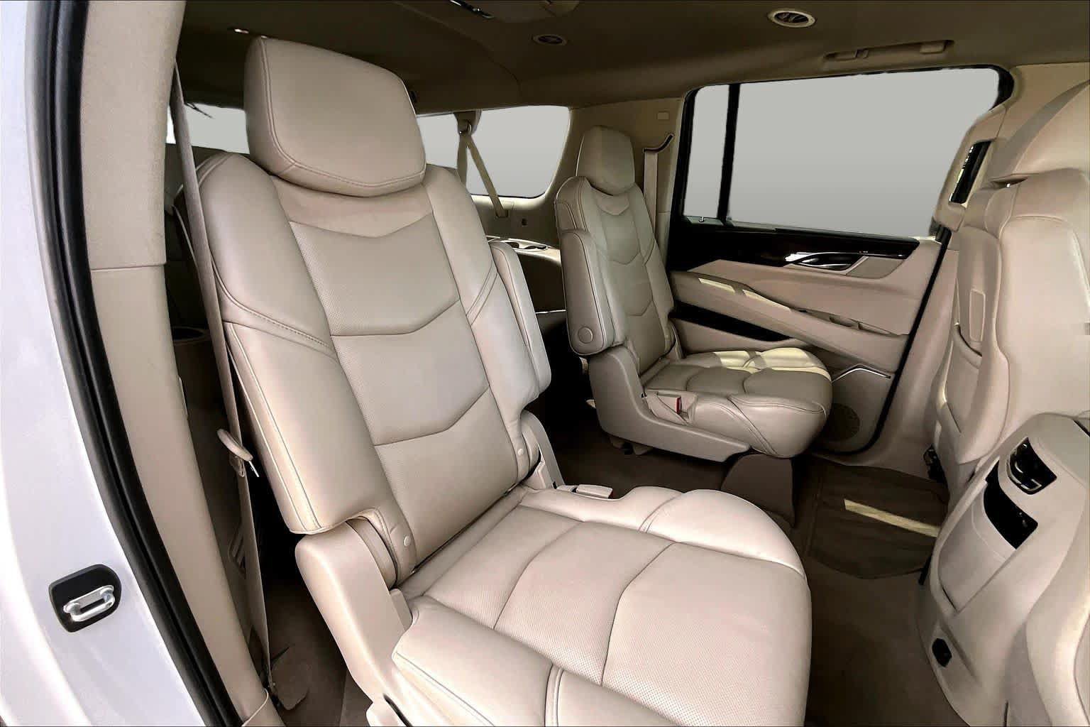 Used 2019 Cadillac Escalade ESV Premium Luxury RWD image 20