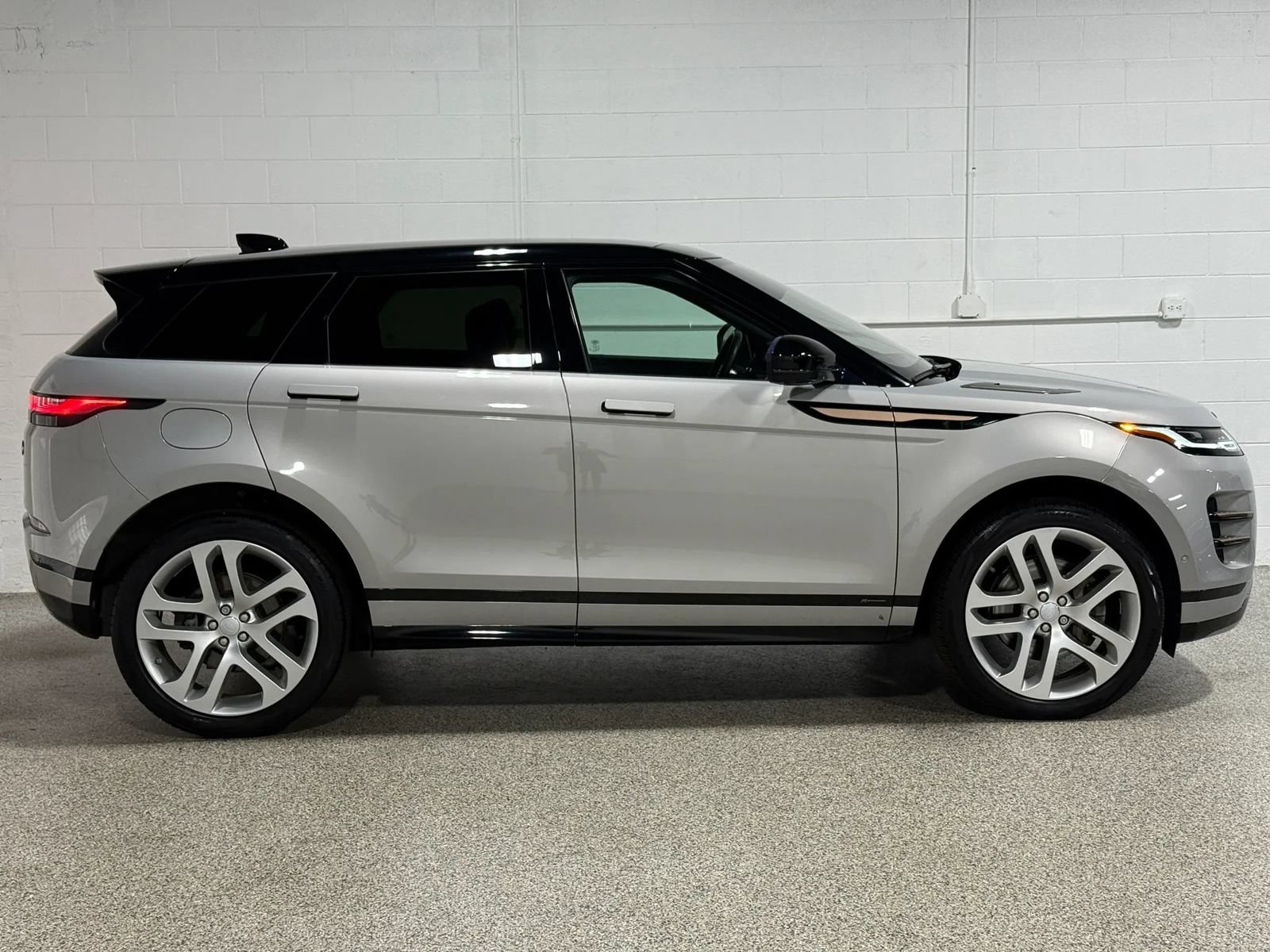 Used 2020 Land Rover Range Rover Evoque R-Dynamic SE AWD/4WD image 5