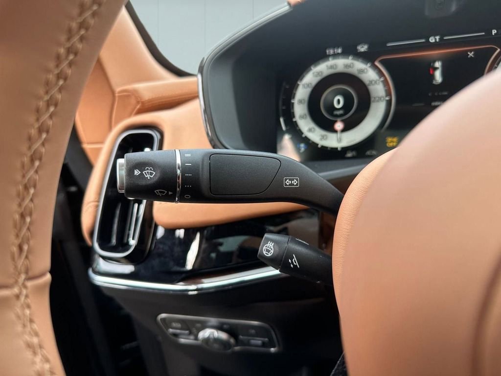 New 2026 Aston Martin DBX 707 image 22