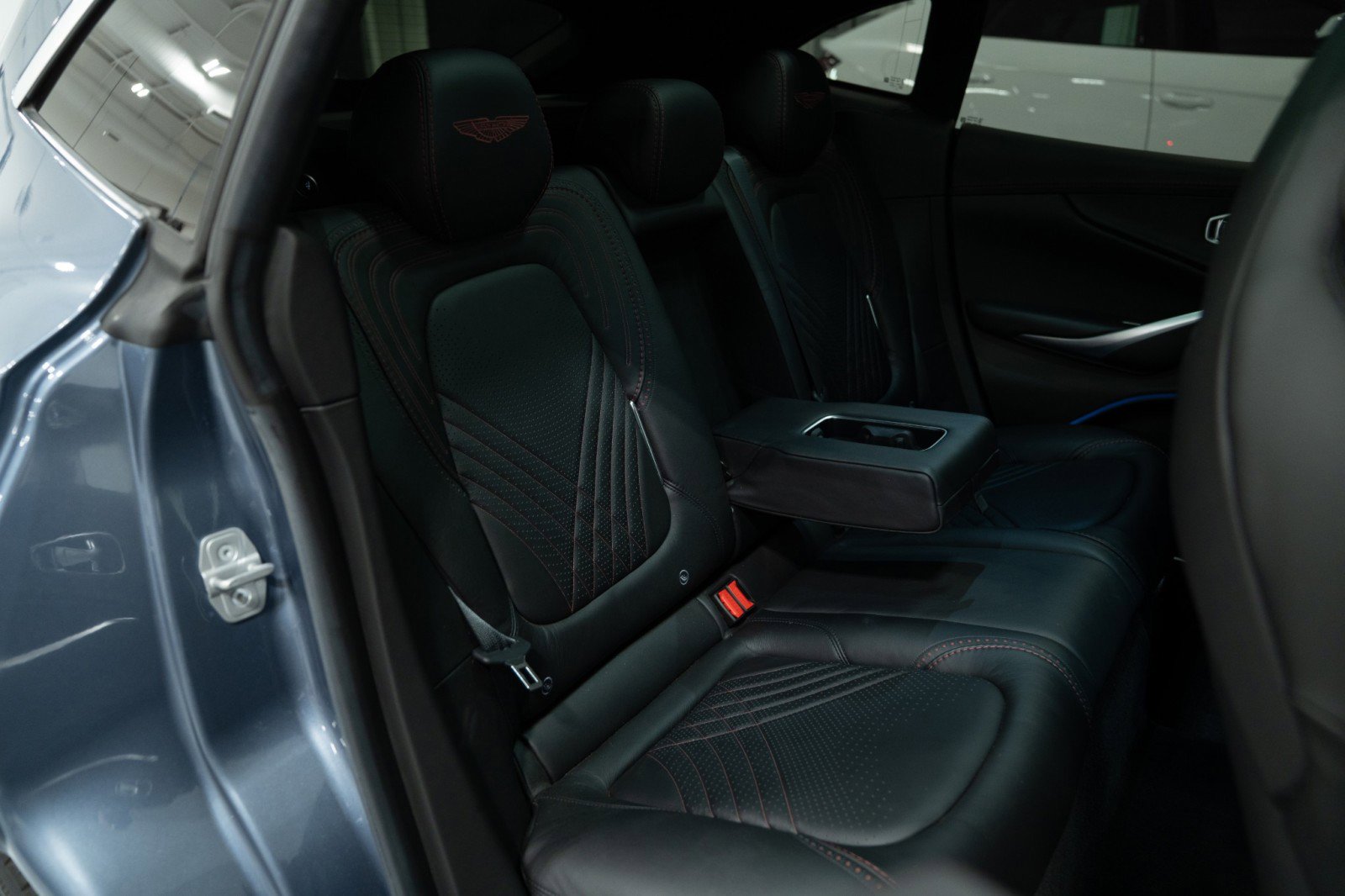 Used 2021 Aston Martin DBX image 14