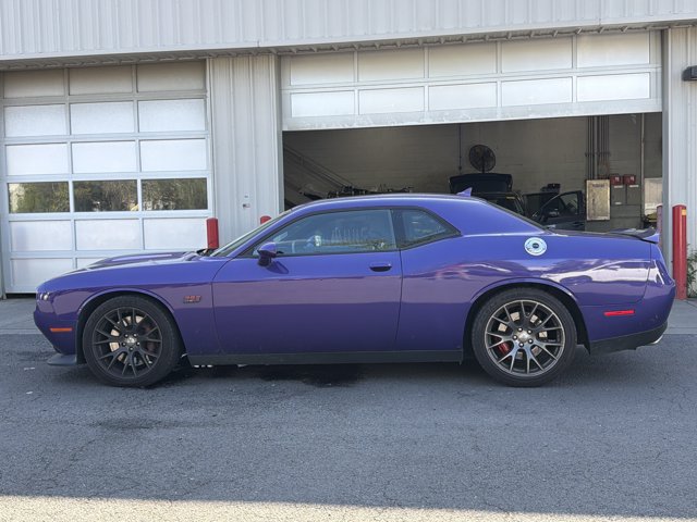 Used 2016 Dodge Challenger SRT w/ Technology Group RWD image 8