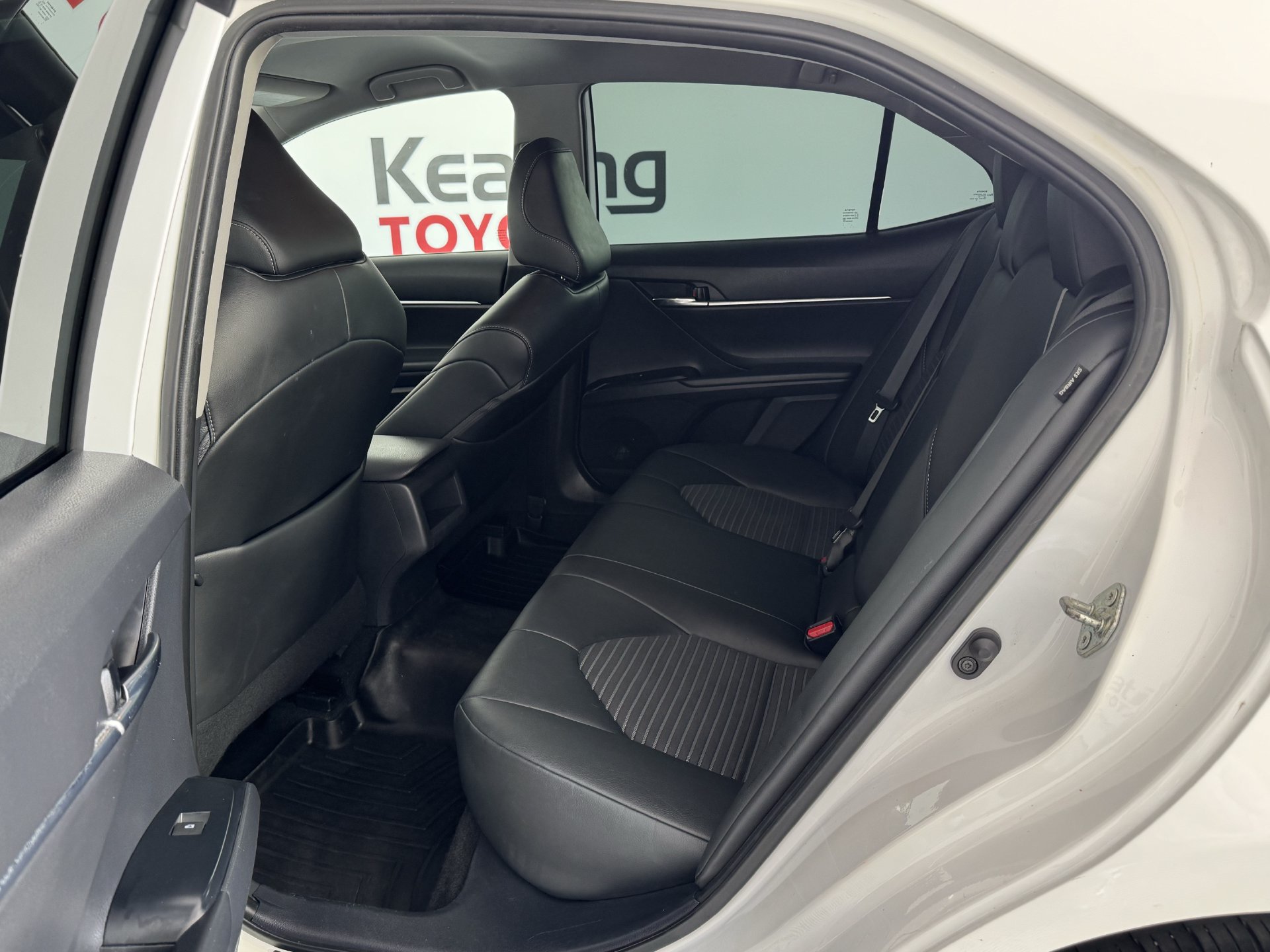 Used 2020 Toyota Camry SE FWD image 14