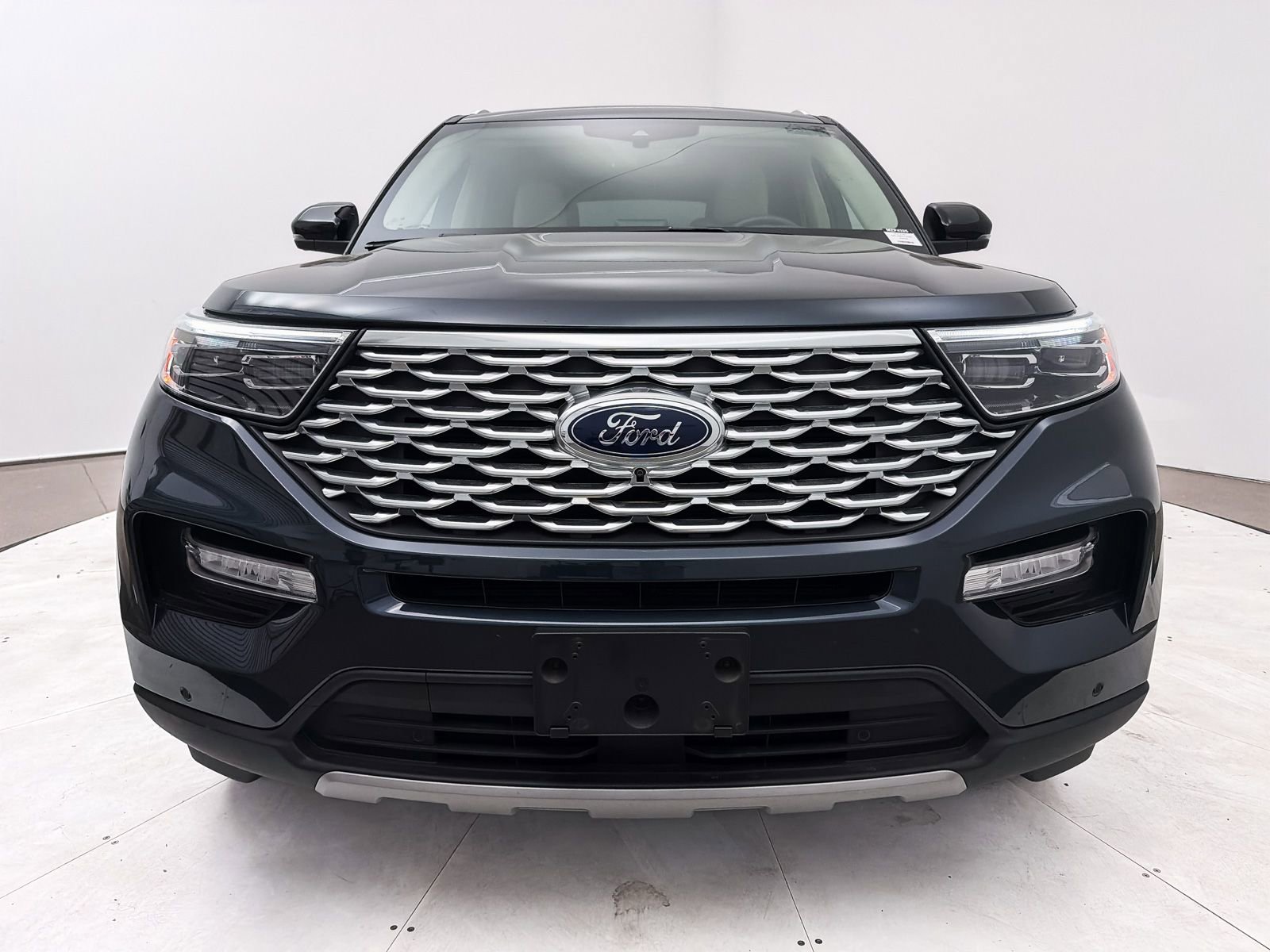 Used 2023 Ford Explorer Platinum w/ Technology Package AWD/4WD image 13