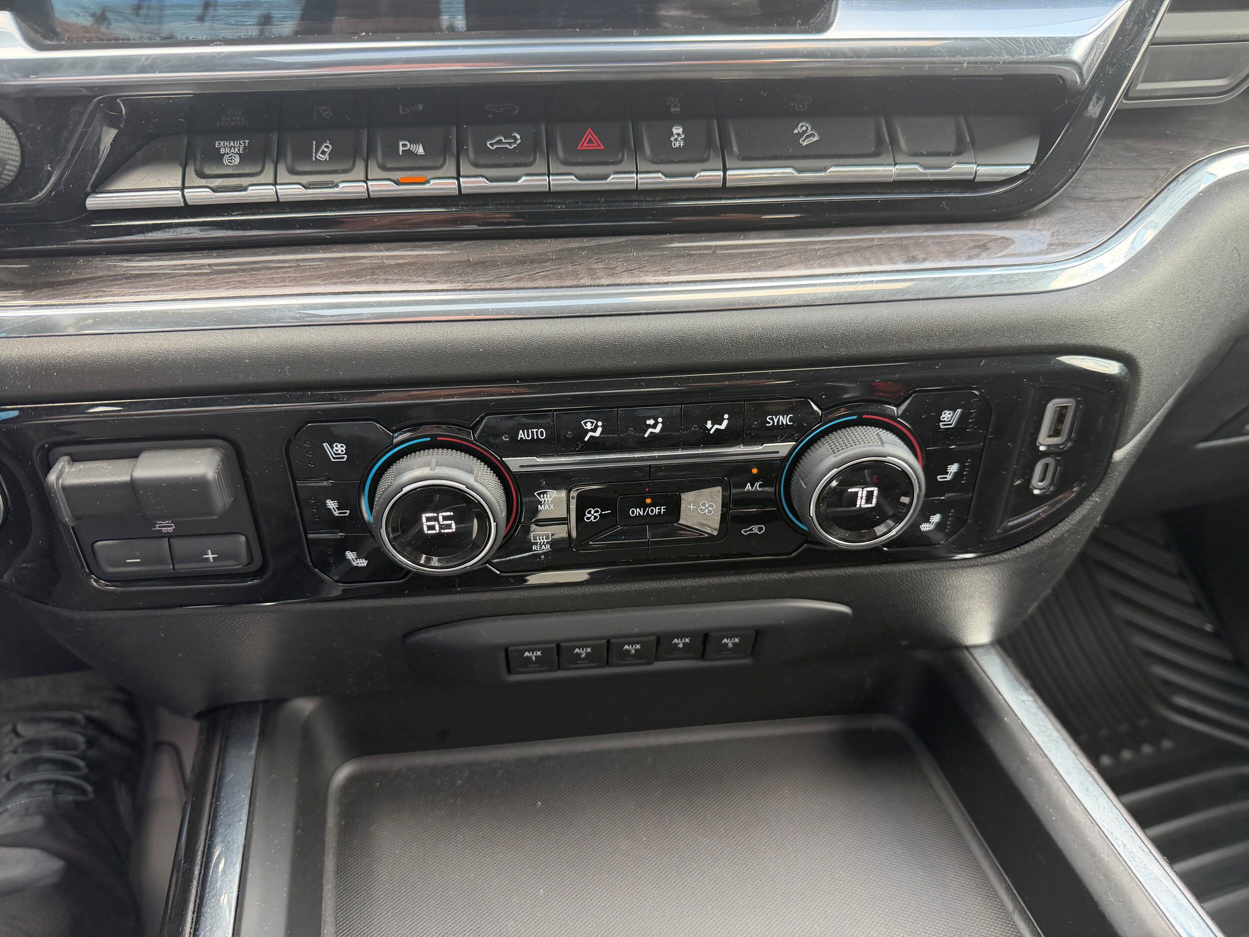 Used 2024 Chevrolet Silverado 3500 LTZ w/ LTZ Plus Package AWD/4WD image 19