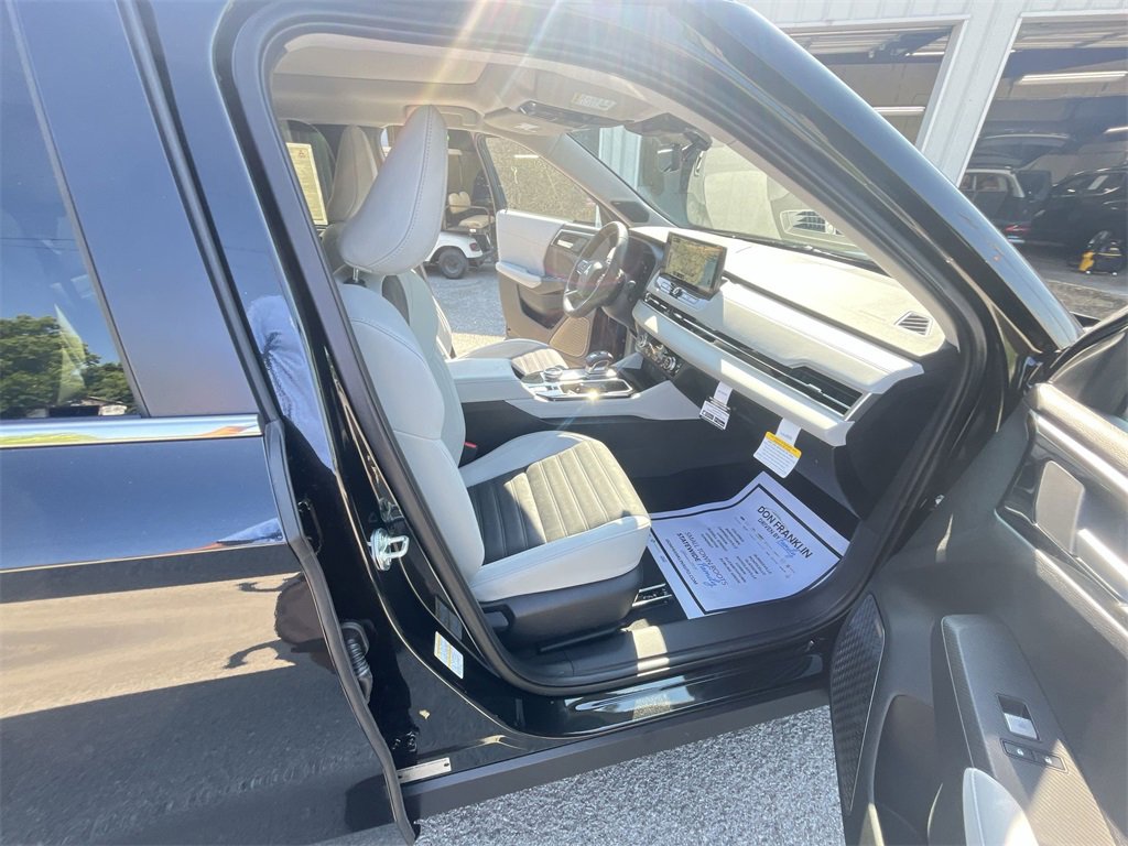 New 2025 Mitsubishi Outlander SE image 25