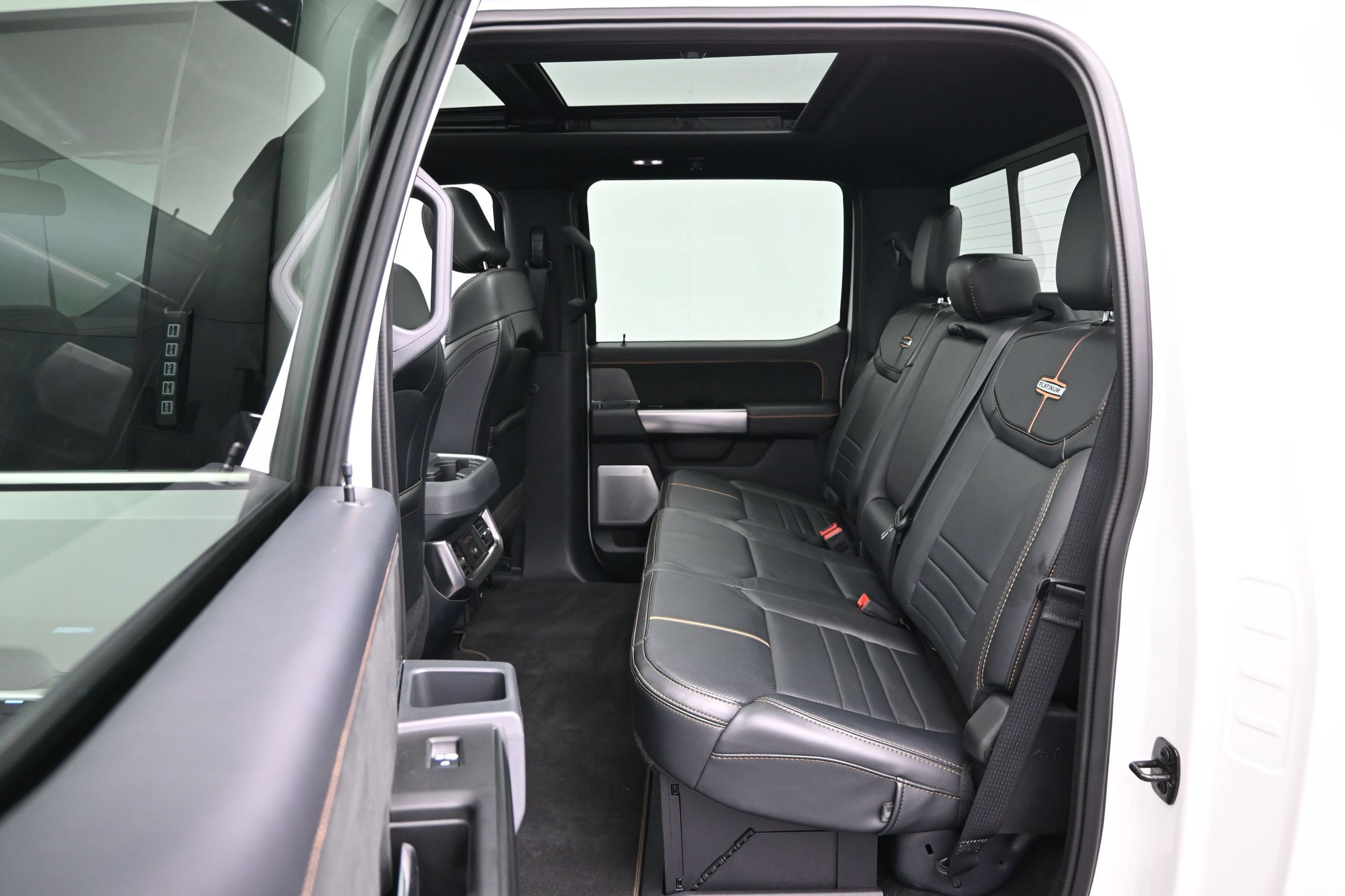 Used 2024 Ford F250 Platinum w/ FX4 Off-Road Package AWD/4WD image 11