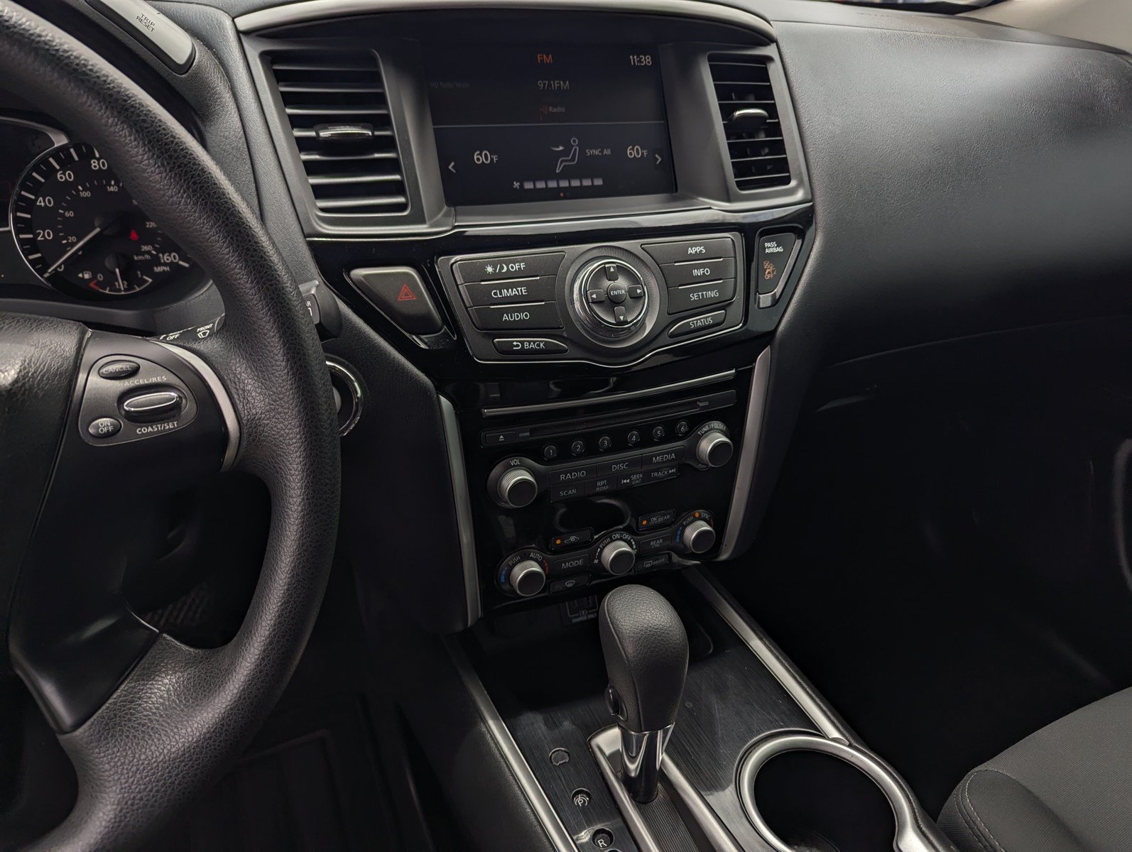 Used 2020 Nissan Pathfinder S FWD image 11
