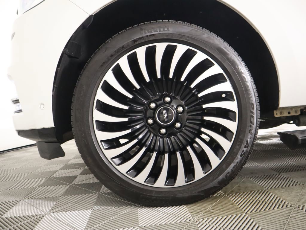 Used 2021 Lincoln Navigator L Black Label w/ Cargo Convenience Package image 31