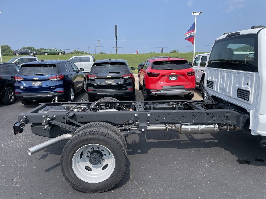 New 2025 Ford F550 4x4 Regular Cab Super Duty image 29