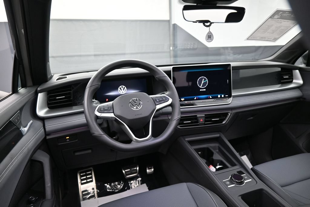 Used 2025 Volkswagen Tiguan SE R-Line FWD image 20