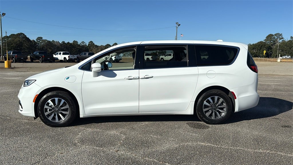 Used 2022 Chrysler Pacifica Touring-L image 5