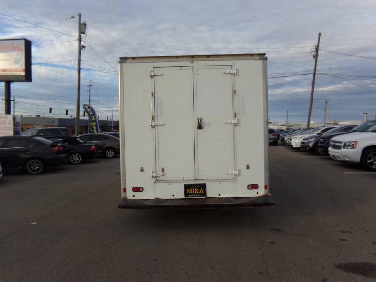 Used 2018 Chevrolet Express 3500 w/ Power Convenience Package RWD image 5