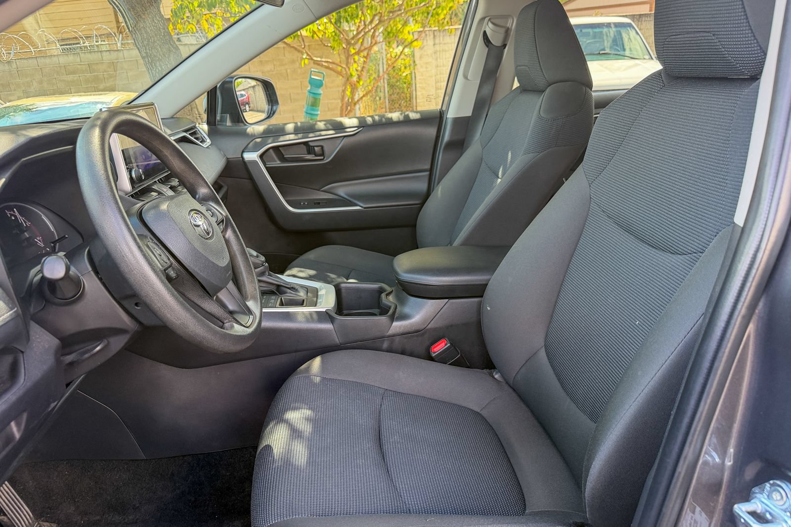 Used 2025 Toyota RAV4 LE AWD/4WD image 10