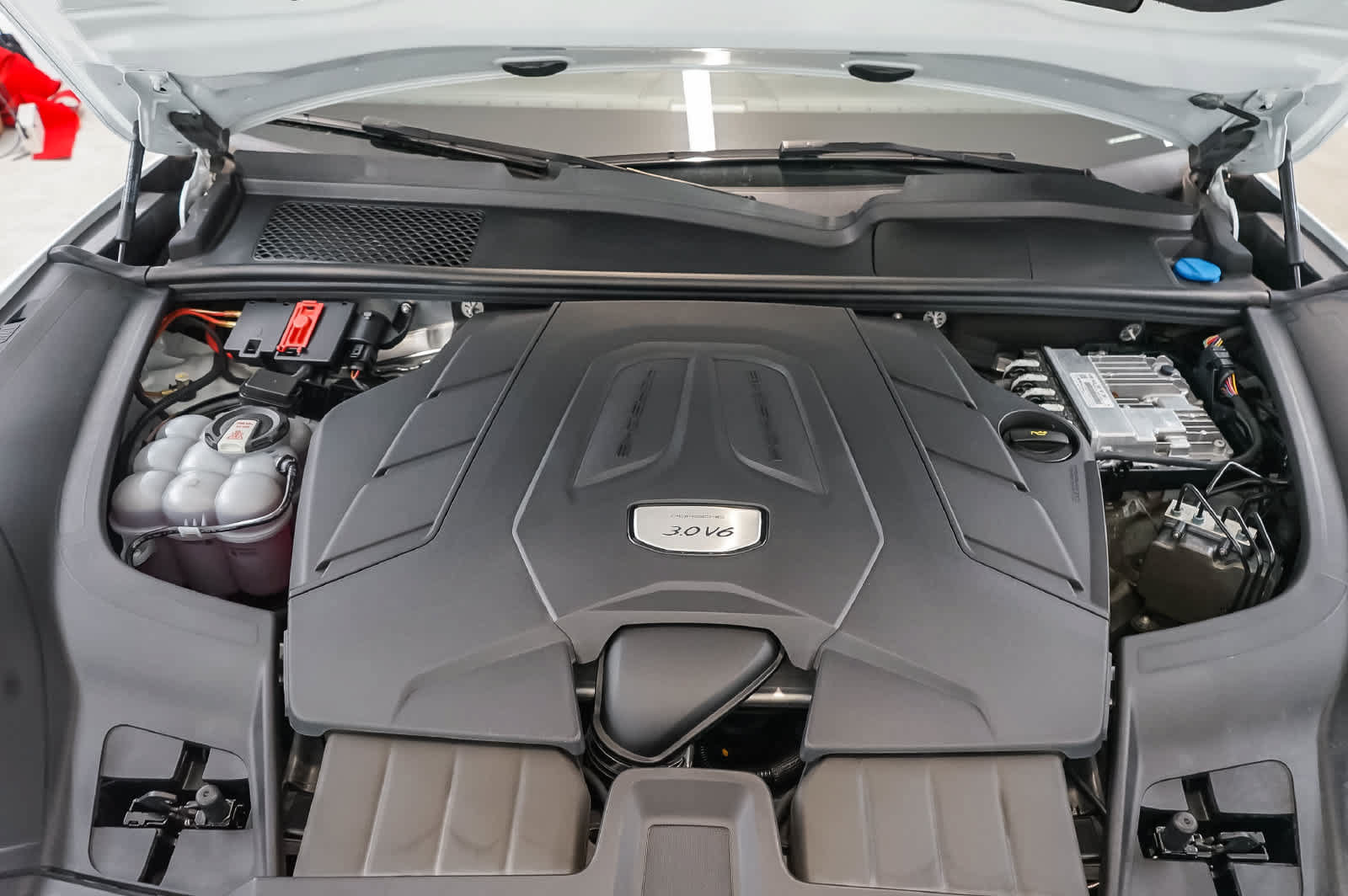 Certified 2023 Porsche Cayenne AWD/4WD image 33