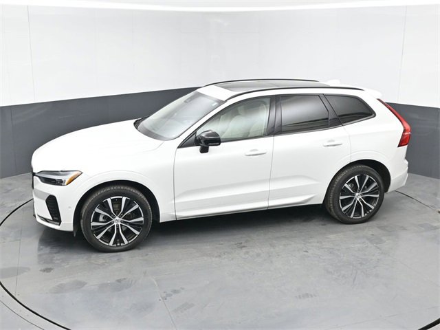 Used 2024 Volvo XC60 B5 Plus image 34