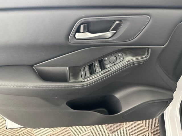 New 2026 Nissan Rogue SV AWD/4WD image 18