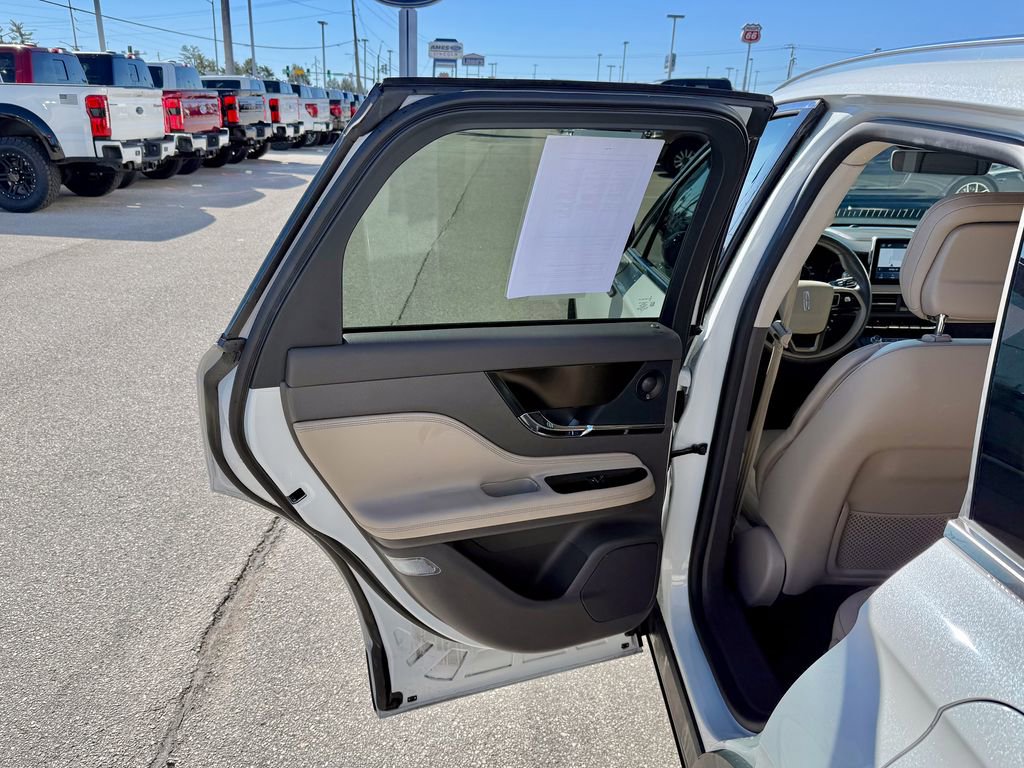 Certified 2020 Lincoln Corsair Reserve w/ Equipment Group 201A image 14