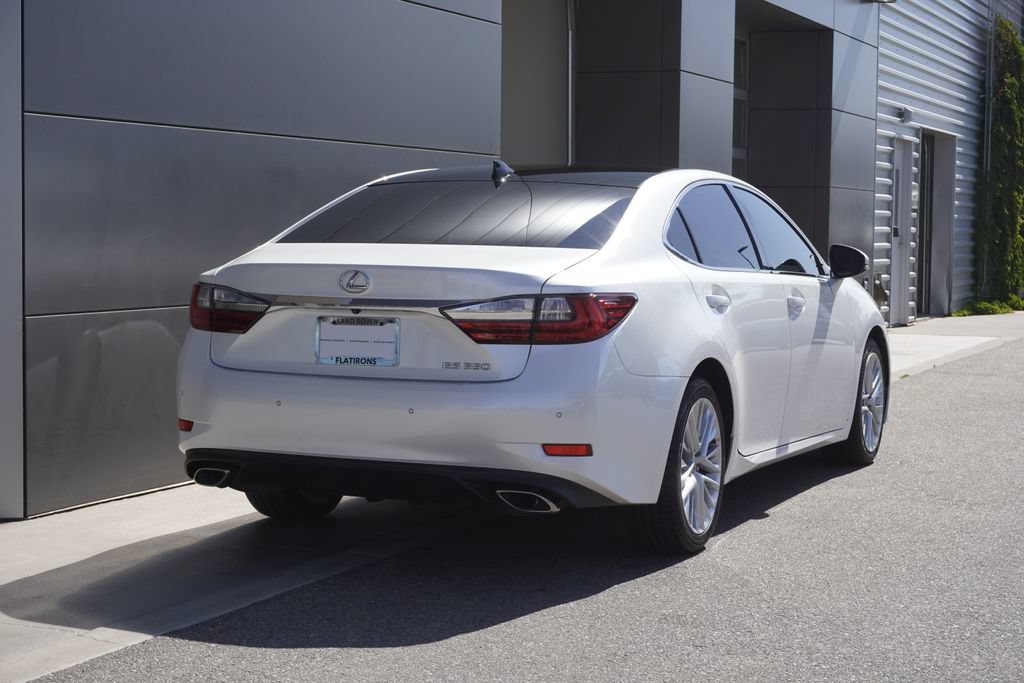 Used 2017 Lexus ES 350 w/ Luxury Package FWD image 2