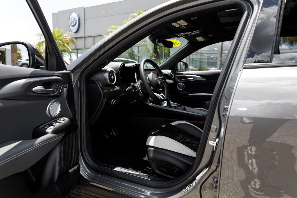 New 2026 Alfa Romeo Tonale w/ Active Assist Package AWD/4WD image 32