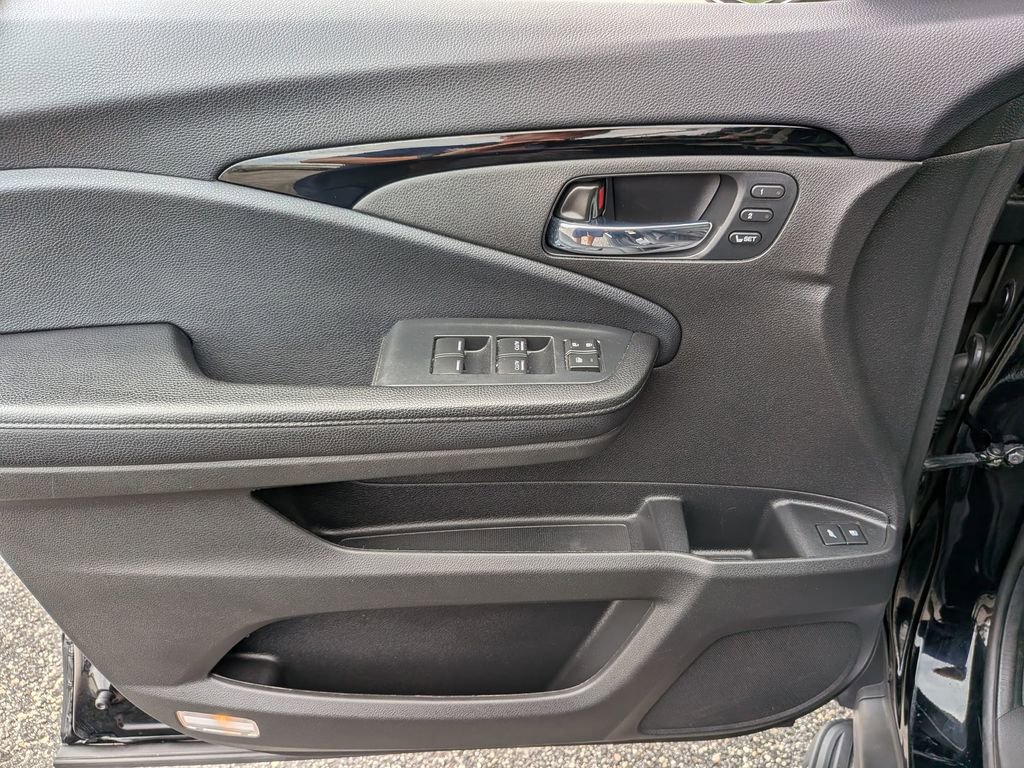 Used 2022 Honda Pilot Touring image 32