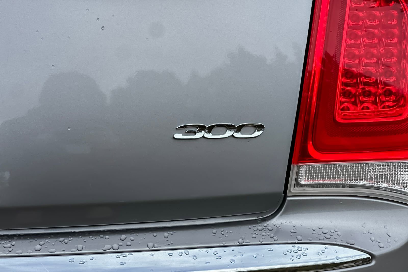 Used 2018 Chrysler 300 Limited image 36